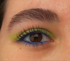 Green eyeshadow with blue mascara and eye-pencil Maquillage On Fleek, Funky Makeup, Blue Mascara, Swag Makeup, Ideas For Decorating, Dope Makeup, Green Eyeshadow