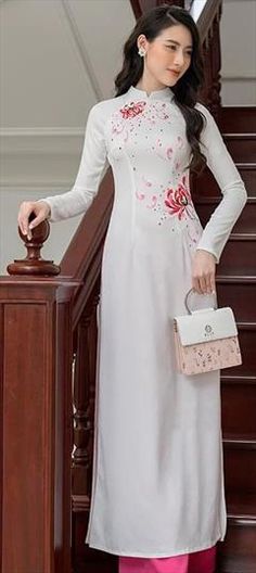 White and Off White color Kurti in Cotton fabric with Embroidered, Thread work Traditional White Long Sleeve Ao Dai, White Embroidered Ao Dai For Wedding, White Embroidered Ao Dai For Spring, Spring White Embroidered Ao Dai, Embroidered White Ao Dai For Spring, Spring Embroidered White Ao Dai, White Ao Dai With Floral Embroidery Long Sleeve, White Ao Dai With Floral Embroidery And Long Sleeves, White Long Sleeve Ao Dai With Floral Embroidery