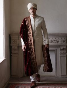 Printed White and Maroon Sherwani for Wedding Offwhite Sherwani Groom, Mens Wedding Shawl, Mens Indian Wedding Shawl, Sherwani For Men Wedding Royals, Maroon Sherwani, Sherwani For Wedding, Cream Sherwani, Asian Wedding Dress Pakistani, Sherwani For Men Wedding