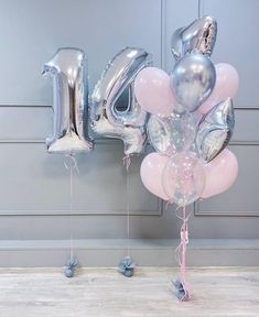 balloons and streamers are arranged in the shape of the number forty