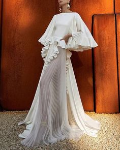 Evening dress Wedding Dresses Victorian, Fashion Tv Shows, Dresses Victorian, Holographic Dress, Sophia Dress, Queen Dresses, Romantic Wedding Dress, Bridesmaid Inspiration, Gown Ideas