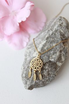 Very fashionable, elegant and unusual Gold Dream Catcher Necklace Dainty Gold Choker - a stylish, elegant and minimal choker. It's the perfect pieces to add a touch of elegance to any outfit.  Wear this to any occasion and be ready to shine!    If there are any issues with your order, please feel free to contact me. I will do everything I can to make each transaction correct and for every customer to be 100% happy with their purchase :) ------ SHIPPING & DELIVERY TIMES All items are dispatched f Boho Necklace Layering, Gold Boho Necklace, Minimal Choker, Layered Necklaces Boho, Dainty Choker Necklace, Choker Necklace Gold, Dream Catcher Necklace, Dainty Choker, Necklace Layering