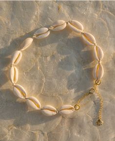 The Puka Shell Choker is a classic that will never go out of style with a modern twist… We all know and love the Puka Shell Choker, but this Voyage choker has a 2 inch adjuster, allowing you to comfortably wear this necklace tangle free & to the length that suits you best! 24k gold plated tarnish free 14”-16” Shell Gold Necklace, Jewelry Beach, Accesorios Aesthetic, Beach Bracelets Diy, Summer Wishlist, Shell Jewellery, Shell Necklace, Summer Accessories Jewelry, Ankle Bracelets Boho