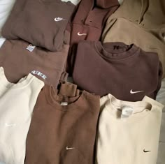 Cute Nike Outfits, Nike Sweaters, Guys Clothing Styles, Cute Nikes, Nike Vintage, Stylish Mens Outfits, Nike Sweatshirts, Vintage Hoodies, Streetwear Men Outfits