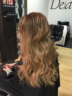 Rose Gold Highlights Rose Gold Highlights, Honey Blonde Hair Color, Waist Length Hair, Strawberry Hair, Brunette Hair With Highlights, Dirty Blonde Hair, Honey Blonde Hair, Hair Appointment, Gold Highlights