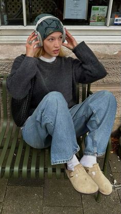 Outfits With Boston Clogs, Boston Clog Outfits, Birkenstock Winter Outfit, Clogs With Socks, Boston Clogs Outfit, Spain Winter, Birks Outfit, Birkenstock Boston Outfit, Clog Outfit