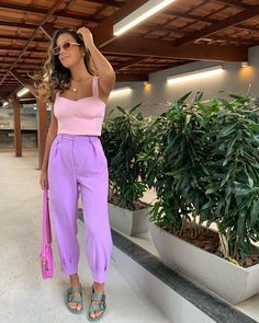 Purple Trousers, Dressy Crop Top, High Waisted Pants Outfit, Crop Top Outfits, Causual Outfits, New Classic, Colourful Outfits