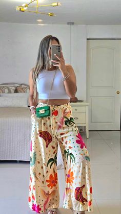 Step into the wild side of fashion with our nature-inspired printed pants - adorned with lush landscapes, exotic animals, and vibrant fruits. One Size Fits All Clothes, Hippie Outfits Summer, Flower Pants Outfit, Stella Outfits, Summer Inspo Outfits, Short Teen Dresses, Hippie Boho Outfits, Natural Outfit, Casual Vacation Outfits