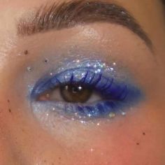 Aesthetic Blue Makeup Looks, Blue Star Makeup Look, Blue Sparkly Makeup Looks, Shiny Blue Makeup, Cool Blue Makeup, Fairy Makeup Looks Blue, Cute Blue Eye Makeup, Makeup Ideas Glitter Sparkle, Electric Blue Makeup Look