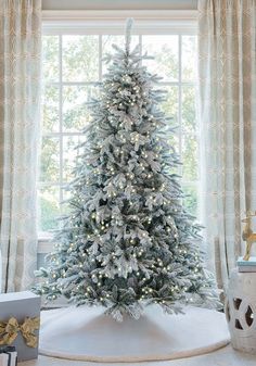 King of Christmas 6.5' Queen Flock® Artificial Christmas Tree with 650 Warm White LED Lights Slim Artificial Christmas Trees, Fresh Snowfall, Snow Flock, Flocked Trees, Warm White Led Lights, Flocked Christmas Trees, Metal Tree, Hallmark Christmas, Tree Shapes