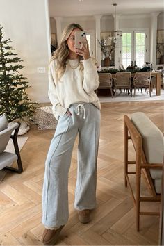 Aerie Outfits, Cozy Sweatpants Outfits, Cool Sweatpants, Sweatpants Outfit Ideas, Wfh Outfits, Class Outfits, At Home Outfits, Sweatpants Outfits, Lounge Outfits