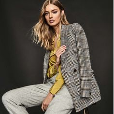 This Brand New With Tags Reiss Leighton Blazer Makes Reference To The Style Of The 1990s With Its Peak Lapels And Double-Breasted Silhouette. It's Woven With A Yellow Houndstooth-Check Design And It's Fully Lined, So Feels Fresh And Versatile Whilst Still Making A Statement. Wear It With Jeans To Take You From Work To The Weekend. Gray Long Sleeve Tweed Jacket For Fall, Gray Fall Blazer, Gray Long Sleeve Blazer For Work, Chic Gray Blazer With Lapel Collar, Chic Gray Long Sleeve Blazer, Gray Tweed Jacket With Long Sleeves For Business Casual, Gray Tweed Jacket For Work In Fall, Gray Blazer With Lapel Collar For Fall, Gray Long Sleeve Tweed Jacket For Business Casual