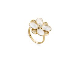 Refined cocktail ring that stand out for their wearability and style. 18K yellow gold flower, finely engraved using an ancient Florentine technique, is embellished by a prong-set brilliant-cut diamond. Pearl Flower Ring, Jewelry Techniques, Branded Gifts, Pearl Flower, Gold Flower, Diamond Sizes, Flower Ring, Gold Flowers, High Jewelry