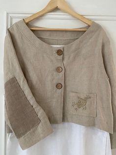 Veste veste en pur lin, fait main, unique, brodée à la main... Une belle veste boléro beige naturel avec boutons en bois et broderie roses, que j'ai brodée à la main... Il y a des patchs sur les manches pour attirer l'attention supplémentaire... ample, décontracté, élégant... Veste en pur lin, fait main, unique, brodée à la main... Une belle veste boléro beige naturel avec boutons en bois et broderie roses, que j'ai brodée à la main... Il y a des patchs sur les manches pour attirer l'attention supplémentaire... ample, décontracté, élégant... Corduroy Outfits, Linen Jackets Women, Classy Jacket, Basic Dress Pattern, Most Comfortable Sandals, Thrift Store Outfits, Fashion Minimal, Elegant Jacket, Altered Couture