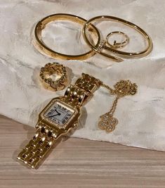 Expensive Luxury Aesthetic, Diamond Gold Jewellery, Classy Jewelry Aesthetic, Jewelry Expensive, Expensive Jewelry Luxury, Luxe Jewelry, Jewelry Accessories Ideas, Jewelry Fashion Trends