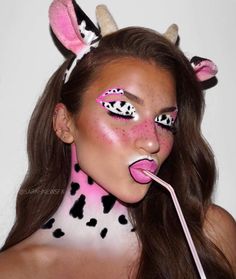 Cow Halloween Costume, Beetlejuice Makeup, Creative Halloween Makeup, Easy Halloween Makeup, Animal Makeup, Cow Costume, Cute Halloween Makeup, Halloween Makeup Diy, Halloween Makeup Ideas