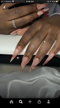 Almond Point Nails Designs, Fall Pointy Nail Designs, Stiletto Nail Inspo Baddie, Brown Stilleto Nails Designs, Stiletto Nails Fall Colors, Fall Inspired Nails Almond, Brown Stiletto Nails Design, Stiletto Brown Nails, Nail Ideas Stilletos