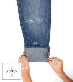 How To Cuff Jeans, Cuffed Jeans Outfit, How To Fold Jeans, Folding Jeans, Boyfriend Jeans Outfit, Ankle Boots With Jeans, Rolled Cuff Jeans, Rolled Jeans, How To Wear Ankle Boots