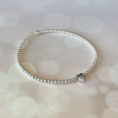 For this bracelet, around 90 high-quality beads are strung together and have a heart in the middle. The bracelet does not require a clasp and can simply be slipped over the wrist. ★ Bracelet length: XS-XL (approx. 15-19 cm) ★ Heart: silver-plated metal ★ Beads: 2.5 mm, 925 silver with tarnish protection made from 80% recycled silver ★ Handmade on Lake Constance in the south of Germany ★ Valuable care tips for every order for long-lasting enjoyment All jewelry is anti-allergic (nickel free). For Meter Stick, Jewerly Art, Lake Constance, Wrist Bracelet, Bracelet Heart, Recycled Silver, Simply Be, Stylish Jewelry, Heart Bracelet