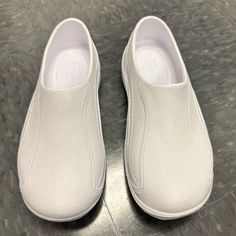 Landau Scrubzone Energize Unisex Slip-On Nursing Shoes - Size W5/M/3. Shock Absorbing With Eva Midsole. Very Lightweight Non-Slip And Durable With Heel Height Of 1”. New In The Box - Never Used. White Synthetic Closed Toe Slip-ons, White Non-slip Slip-ons With Round Toe, White Non-slip Low-top Slip-ons, White Breathable Slip-ons With Round Toe, Nursing Shoes, The Box, New Color, Nursing, Heel Height