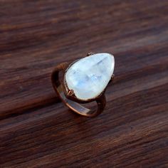 Natural Moonstone Gemstones Ring \ Electroformed Ring \ Minimal Ring \ Rings For Women \ Boho Rings \ Gifts For Women \ Handmade Jewelry Ring Size      : All Size Are Available Gemstone    : 20 X 14 MM Weight          : 5.30 gm Material        : Brass Polish            : Multi Option Available . Contact us for wholesale prices. R I N G S https://www.etsy.com/in-en/shop/GemFormingStudio?section_id=22783374 B E A D S https://www.etsy.com/in-en/shop/GemFormingStudio?section_id=22828835 W A N D S ht Brass Polish, Moonstone Gemstones, Electroformed Ring, Ring Minimal, Handmade Jewelry Ring, Minimal Ring, Rainbow Moonstone Ring, Moonstone Ring, Jewelry Ring