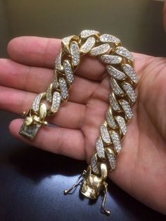 DeKara Designs Collection High End Beautiful Yellow Gold Unisex Cuban Link Bracelet. Metal- 14K Yellow Gold, .583, 160 Grams. Stones- 308 Round Diamonds G Color VS2-SI1 Clarity 9.24 Carats. An amazing piece of jewelry!!! This is a extremely heavy, and very fiery diamond encrusted mens Real Diamond Bracelet, Stylish Bride, Sparkly Bracelets, Pave Bracelet, Bride Fashion, Mens Gold Jewelry, Gold Link Bracelet, Bracelets Design, Bracelet Metal