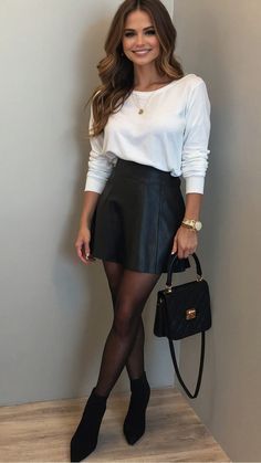 Old Money Fashion, Leather Skirt Outfit, Money Fashion, Skirt Outfits Fall, Rock Outfit, Trendy Fall Outfits, Cute Fall Outfits, Wooden Garden, Fall Skirts