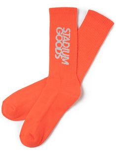 neon orange cotton ankle-length knitted construction embroidered logo Be sure before opening, as socks and hosiery can only be returned in their original, unopened packaging. Neon Socks, Orange Socks, Best Lingerie, Stadium Goods, Cool Logo, Neon Orange, Socks And Hosiery, Boot Sandals, Crew Socks