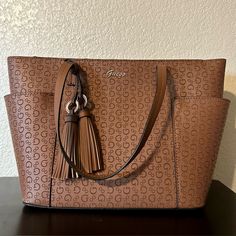 Brand New Brown Guess Designer Handbag In Excellent Condition. Guess Handbags, Guess Bags, Designer Handbag, Shoulder Handbag, News Design, Shoulder Handbags, Designer Handbags, Shoulder Bags, Bag Lady