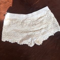 Papaya Brand New Lace Shorts! Bohemian Style Fitted Short Bottoms, Lace Beach Shorts, Papaya Cream, Twilight Dr, Throwing Fits, Beach Shorts, Skorts, Siena, Papaya