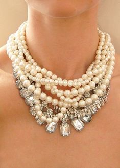 21 Classic Must-Have Items for Every Wardrobe Classic Girl, Premier Designs Jewelry, Pearl And Lace, A Necklace, Bling Bling, Pearl Jewelry, My Jewellery, Beautiful Jewelry, Diamond Necklace