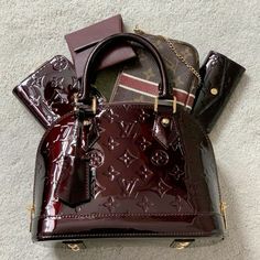 Vintage Louis Vuitton Handbags, Bags Brands, Sac Louis Vuitton, Louis Vuitton Collection, Fashion Shoes Heels, Alma Bb, Brands Fashion