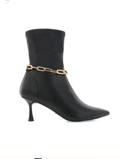 Introducing the must-have Billini Verna Boot! With a convenient side zipper and chic gold chain detail, these boots will elevate any outfit. Step out in style and make a statement with these fashionable and versatile boots.*NOT ELIGIBLE FOR DISCOUNTS Stepping Out, Side Zipper, Gold Chains, Must Haves, Zipper, Boots, Chain, Black