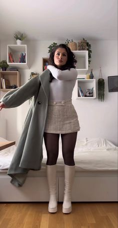 Grey Thanksgiving Outfit, Winter Quince Outfits Guest, Cute Thanksgiving Outfits For Women Casual, Bday Winter Outfit Ideas, Cute 18th Birthday Outfits Winter, Apple Picking Outfit 2023, Safistacated Outfits, Cutesy Fall Outfits, Winter Girly Outfits Aesthetic