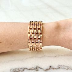 Spectacular vintage French Rétro handcrafted in 18 karat rose gold bracelet. Circa 1940. The bracelet weighs 43.22 grams. Stamped with French Mercury head, Parisian export mark from 1879 to 2000 for gold jewelry with a fineness of 750 (18 karat) and double frame rhinoceros head, French hallmark for gold with a minimum fineness of 750. The rhinoceros head hallmark facing left was created solely to mark chain-link items from 1847 to 2000. This bracelet is numbered 428. L: 7 inches / 17.78 cm. W: 1 Timeless Rose Gold Jubilee Chain Bracelet, Timeless Rose Gold Jubilee Bracelet, Timeless Rose Gold Metal Bracelet, Luxury Rose Gold Oyster Bracelet, Rose Gold Metal Bracelet With Polished Finish, Formal Rose Gold Bracelet With Oyster Design, Formal Rose Gold Oyster Bracelet, Formal Rose Gold Bracelet With Oyster Clasp, Formal Rose Gold Chain Bracelet