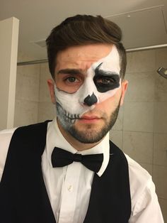 Simple Male Halloween Makeup, Skull Makeup Men With Beard, Skeleton Men Makeup, Halloween Face Paint Ideas Men, Holloween Makeup Men, Skeleton Make Up Man, Skeleton Man Makeup, Simple Halloween Makeup For Men, Skeleton Face Paint Men