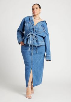 Denim Midi Skirt Plus Size Denim Outfits, Plus Size Fashion Tips, Curvy Fashionista, Plus Size Denim, Tights And Boots, Fall Clothes, Denim Trends, Denim Midi Skirt, Date Night Dresses