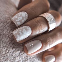 Nail Designs For Short Nails Trendy, Nail Color Goes With Everything, Nail Art Subtle Simple, Valentines Trendy Nails, Nail Art On One Nail, Elegant Nails Pearl, Subtle Cheetah Nails, Simple 2023 Nails, Nail Design Cheetah Print