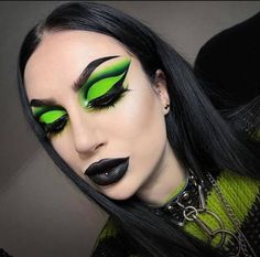 Drag Witch Makeup, Goth Alternative Makeup, Black And Green Makeup Looks, Gothic Glam Makeup, Green Goth Makeup, Glam Goth Makeup, Slytherin Makeup, Dark Fairy Makeup, Goth Glamour