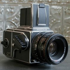 an old fashioned camera sitting on top of a table