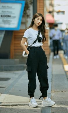 Korean Outfit Street Styles, Jeans Outfit Women, Korean Streetwear, Korean Casual Outfits, K Fashion, Casual Day Outfits, Korean Girl Fashion, Streetwear Fashion Women