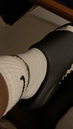 #yeezy Yeezy Slides Aesthetic, Shoe Pics Instagram, Yeezy Pods, Black Yeezy Slides, Slides Aesthetic, Long Natural Curly Hair, Yeezy Slides, Slides Outfit