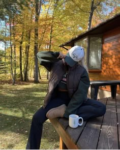 Outfit Outdoor, Cute Hiking Outfit, Slippers Platform, Cabin Trip, Mini Boots, Cold Weather Outfit, Uggs Outfit, Fall Inspo, Camping Outfits