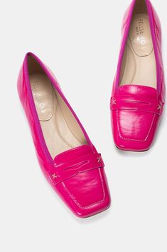 Slip on loafer moccasin flat in pink fuchsia Pink Flats Shoes, Bright Pink Shoes, Moccasin Flats, Artisan Fashion, Pink Flats, Fancy Shoes, Walk This Way, Fall Ideas, Flats Shoes