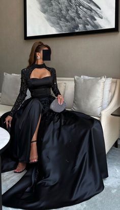 Black Evening Gowns Elegant Classy, Simple Prom Dress With Sleeves, Elegant Black Dress Classy Long, Luxury Dress Aesthetic, Black Evening Dress Classy, Luxury Dress Glamour, Dinner Long Dress, Evening Dress With Gloves, Luxury Dress Classy