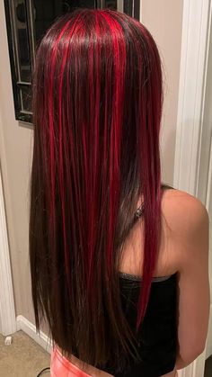 Chunky Red Highlights Underneath, Black Hair With Bright Red Highlights, Black Hair With Red Highlights Layers, Chucky Red Highlights, Red Snd Black Hair Ideas, How To Do Red Highlights At Home, 2000s Chunky Highlights Red, Red With Red Highlights, Red Hair W Black Highlights