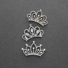 2pcs/10pcs  Rhinestone Princess Tiara Embellishment, Flat Back Crown, Kids Hair Bow Headband  Making [E09] * Material: Metal, Rhinestone * Color: Silver * Quantity: 2 pcs /10pcs ★Other tiara products★ ▶2pcs/20pcs Rhinestone Princess Tiara Embellishment https://www.etsy.com/listing/1133795736/ ▶4pcs Mini Rhinestone Crown https://www.etsy.com/listing/1067119605/ ※ Announcement※  For bulk order inquiries, please contact us under the category "Request Custom Order". Thank you! Mini Tiara, Kids Hair Bows, Mini Crown, Crown For Kids, Princess Tiara, Rhinestone Crown, Bow Headband Hairstyles, Rhinestone Art, Tiaras And Crowns