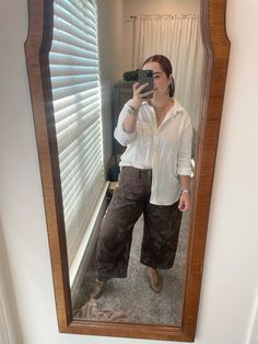 I am wearing my tapered / barrel jeans from Anthropologie! Im wearing a size 32P and have paired it with a button down with a half tuck Tapered Jeans Outfit, Jean Outfit, Barrel Jeans, Jeans Outfit, Tapered Jeans, Wide Pants, Petite Outfits