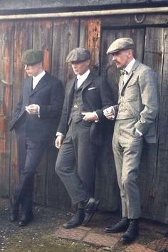 Plus90Atelier 1920s Mens Hair, Shelby Brothers, Vintage Suit Men, Men In Suits, Peaky Blinders Wallpaper