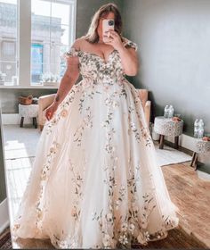 Lavender Ball Gown, Prom Dress Off Shoulder, Plus Size Prom Dress, Motifs Perler, Plus Size Prom, Dress Off Shoulder, Wedding Dresses With Flowers